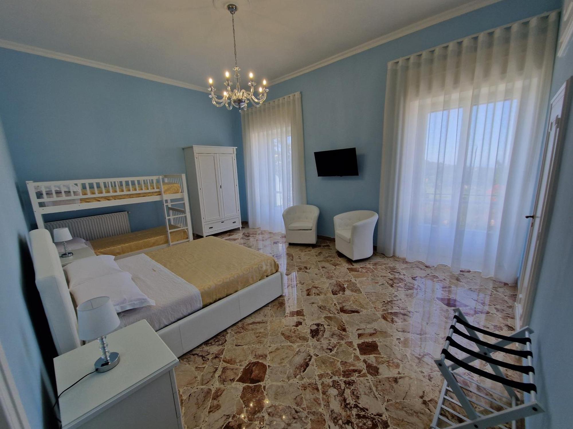 Esmeralda * Salerno